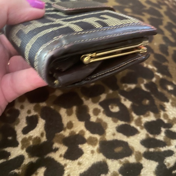 Vintage FendiBlack and Brown kisslock Logo Wallet - Picture 4 of 9